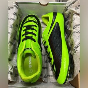 NIB VIZARI soccer cleats 
INFINITY F/G size 5
Green/Black